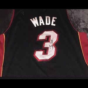 Autograph Dwyane Wade game worn jersey